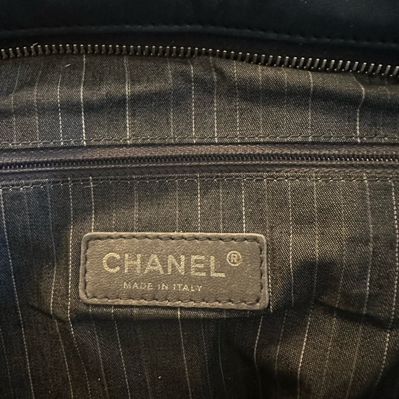 Authentic & Gorgeous CHANEL Portobello Tote Bag - The Ultimate in High Fashion - Picture 5 of 16